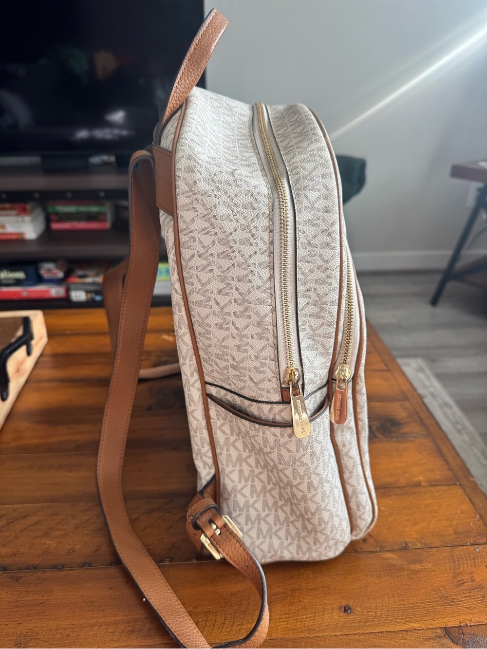 Michael Kors Ivory & Tan MK Signature Backpack - Picture 4 of 6